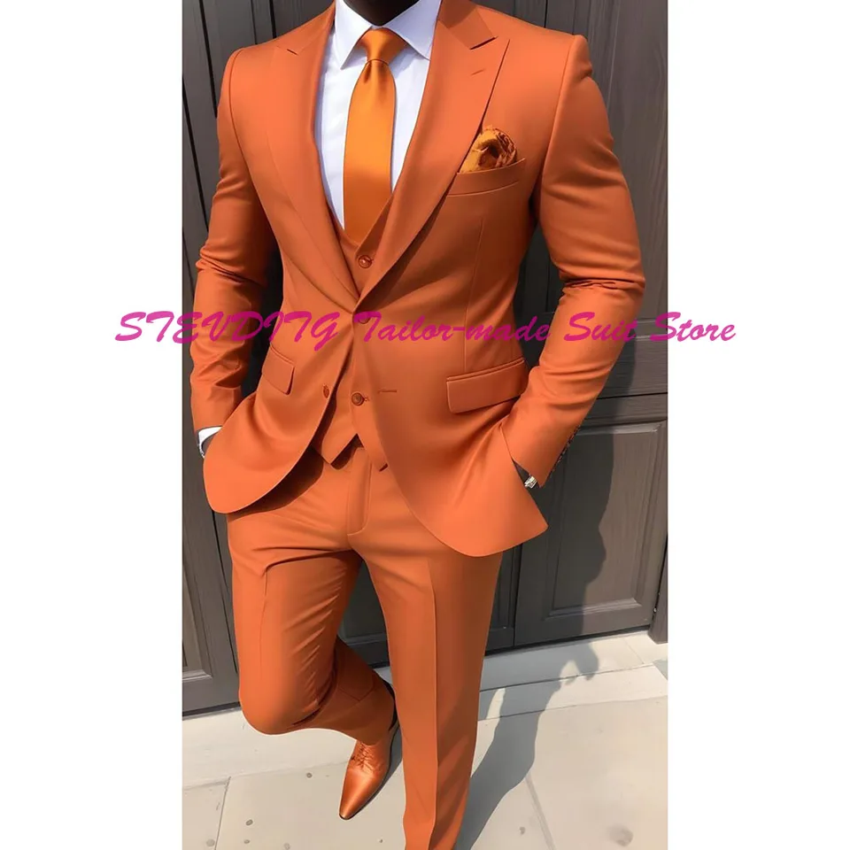 Oranžový třídílný oblek s klopou, jednořadý, slim střih, ples, svatební, večírek, formální oblečení