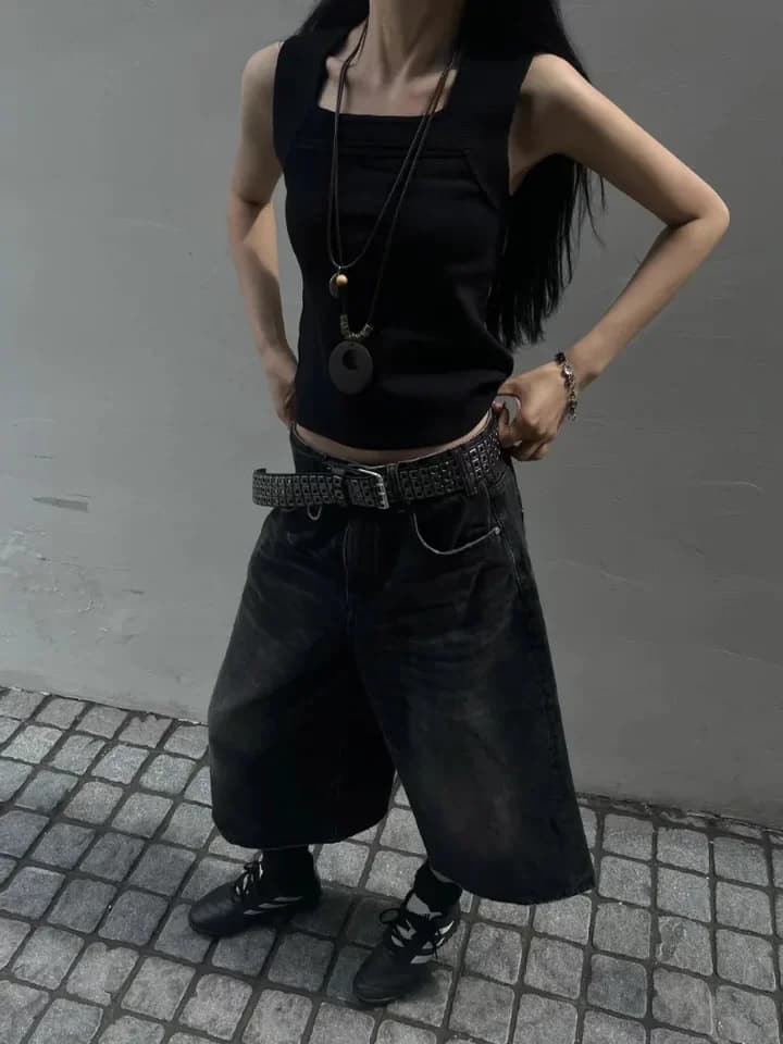 Dámské černé džínové kraťasy s vysokým pasem, široké nohavice, tmavě seprané, ležérní retro capri