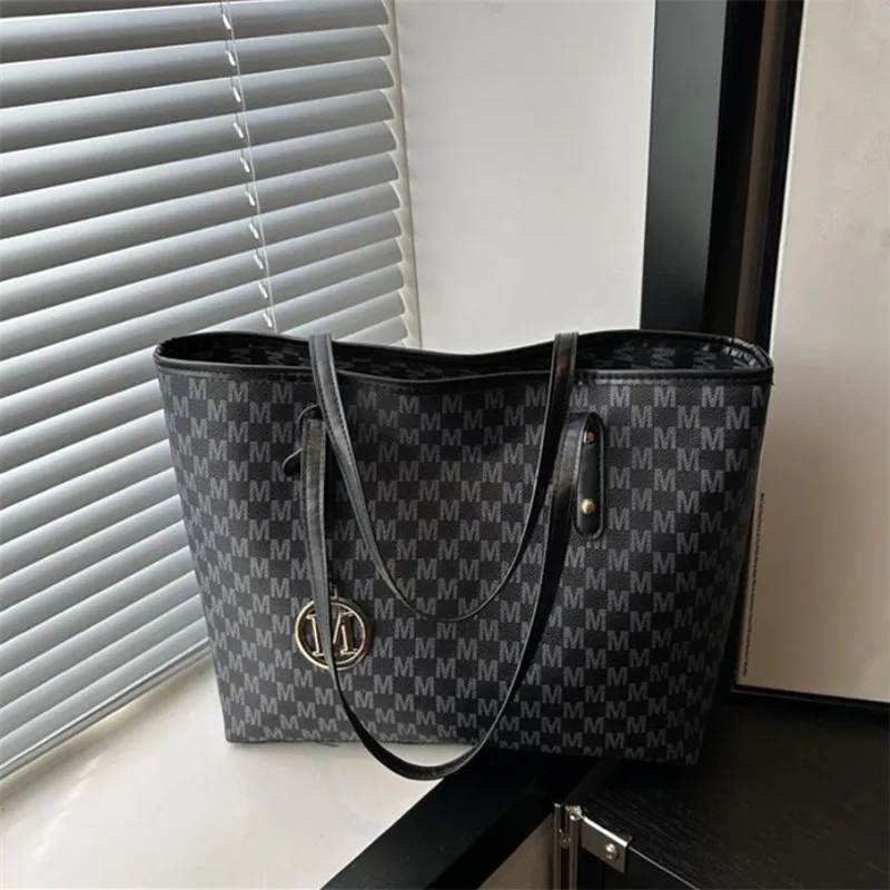 Dámská kabelka přes rameno malá čtvercová s řetízkem crossbody bag módní elegantní
