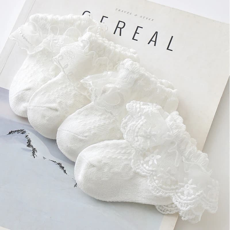 Dětské ponožky krajkové bílé s volánky pro holčičky protiskluzové roztomilé 0-3 roky