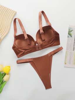 Nejprodávanější sexy spodní prádlo v lesklém dvoudílném provedení s písmeny a ramenním popruhem v promo akci B2050 - náhled 6