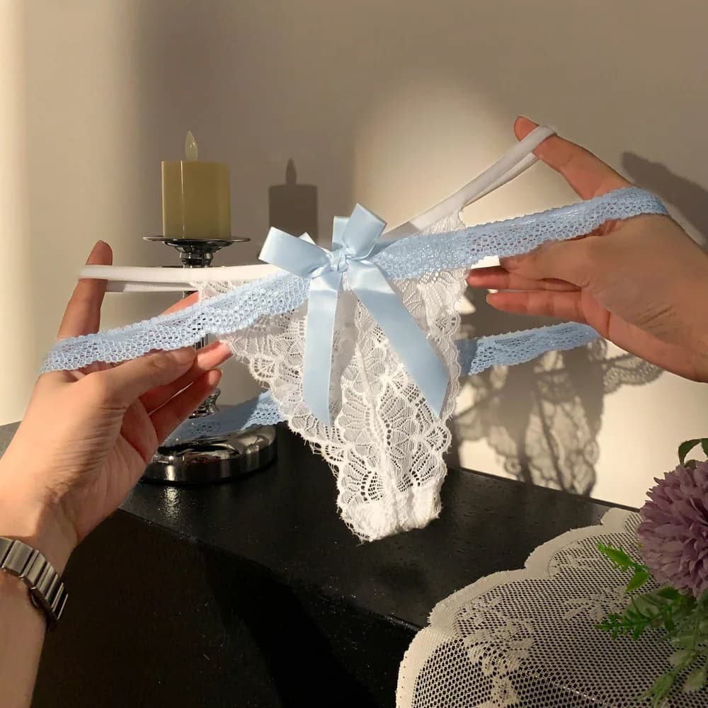 Dámské sexy krajkové tanga s nízkým pasem, prodyšné, bezešvé, hladké a měkké spodní prádlo, s mašlí a detailem mašle