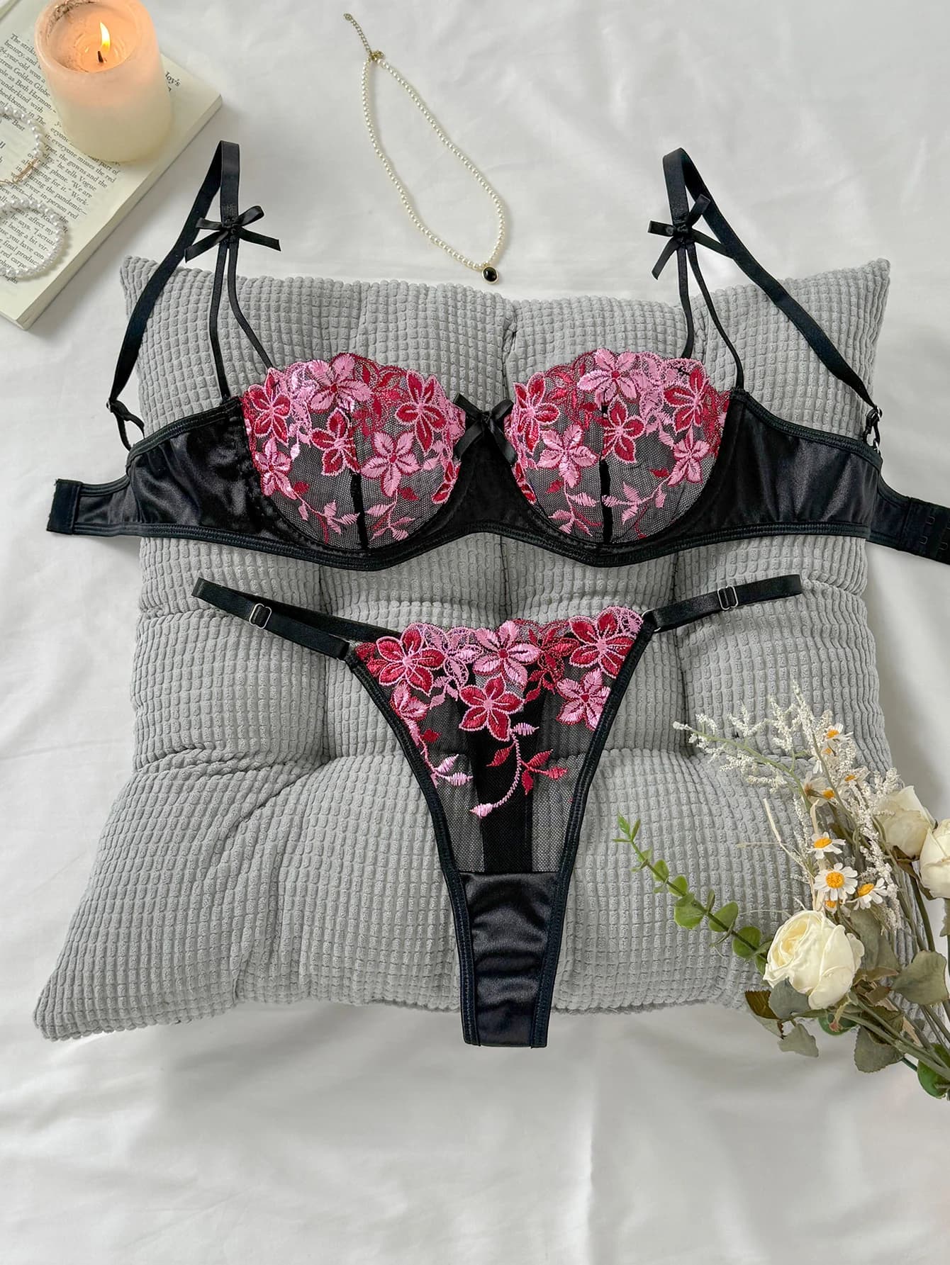 Valentýnský světle fialový dámský sexy kostýmek s podprsenkou Danube Group - pokušení svůdné noci
