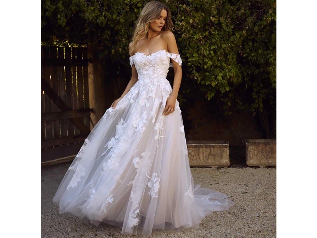 Luxusní Krajkové Svatební šaty "Lovely"