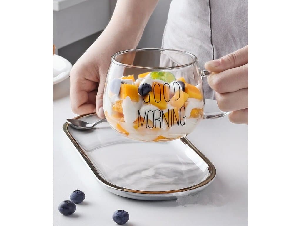 Skleněný hrnek na kávu, čaj, nápoje, dezert dobré ráno