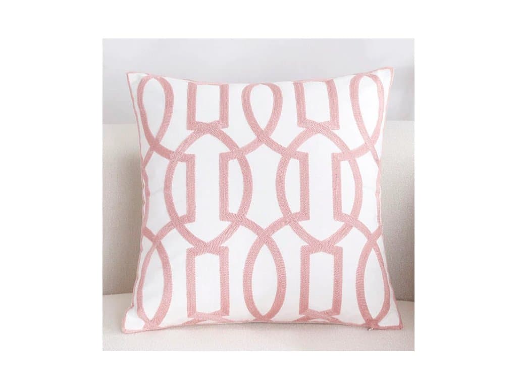 Růžový vyšívaný povlak na polštář geometrický 45x45 typ 2