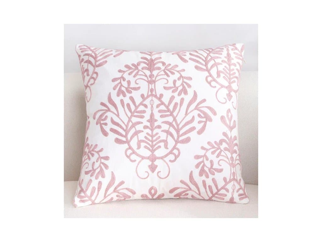 Růžový vyšívaný povlak na polštář geometrický 45x45 typ 9