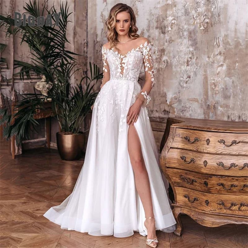Elegantní svatební šaty do A-Line s otevřenými zády, výstřihem do V, krajkou a dlouhým rukávem s bočním rozparkem, tylem a svatebními šaty...