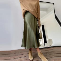Dámská saténová dlouhá sukně s vysokým pasem, elegantní letní áčková maxi sukně, černá, bílá, zelená, khaki - náhled 7