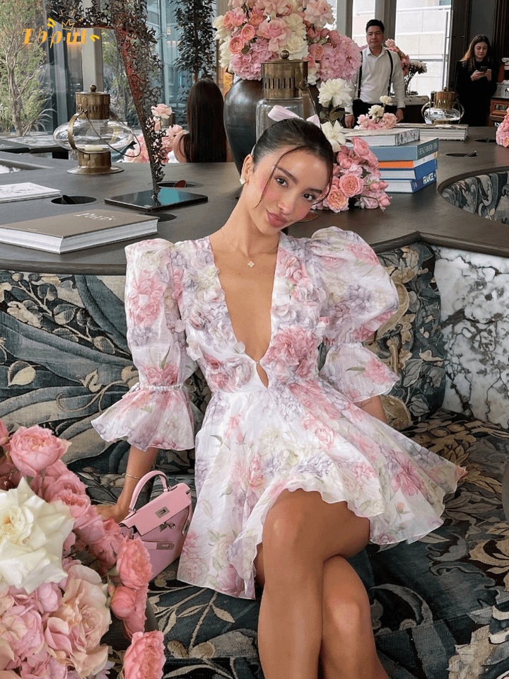 Dámské květinové mini šaty s výstřihem do V a nafouklými rukávy - áčkové letní plážové ležérní sváteční šaty