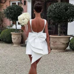 Dámské minišaty s odhalenými zády a perlovou mašlí - Elegantní letní společenské šaty áčkového střihu - náhled 3