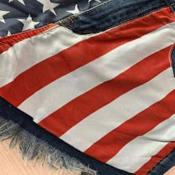 Dámské džínové kraťasy s potiskem americké vlajky a hvězd s třásněmi - vlastenecké letní kalhoty - náhled 5
