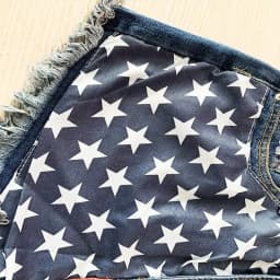 Dámské džínové kraťasy s potiskem americké vlajky a hvězd s třásněmi - vlastenecké letní kalhoty - náhled 4