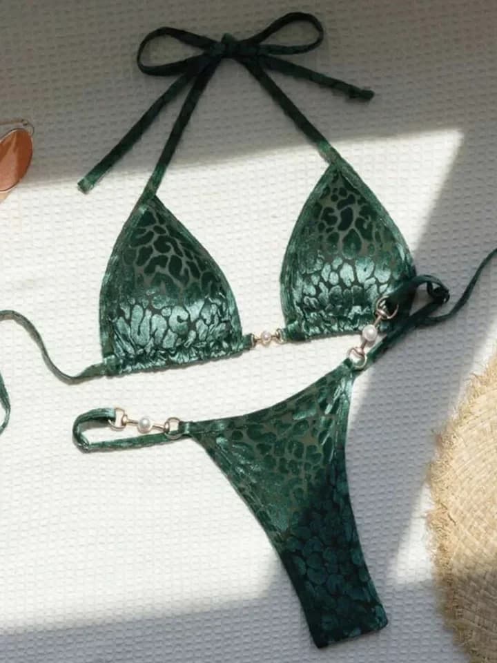 Sametové bikiny s leopardím potiskem - dámské dvoudílné plavky s ramínky a tangy
