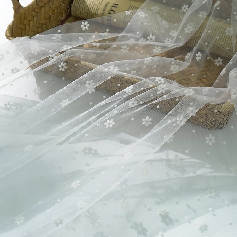 Tylová látka s květinovým vzorem 145x100cm - materiál na šití svatebních závojů a princeznovských šatů