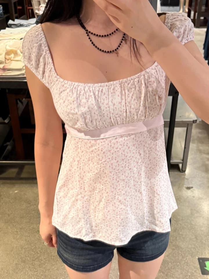 Dámské růžové triko s květinovým vzorem a šněrováním na zádech letní vintage top
