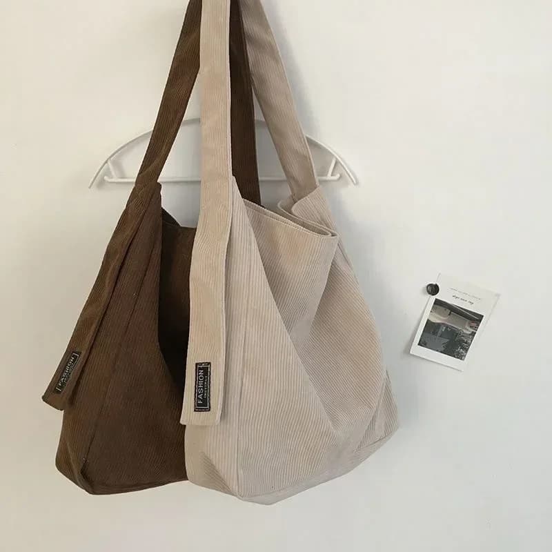 Dámská kožená kabelka crossbody s kapsou na telefon a dotykovou obrazovkou