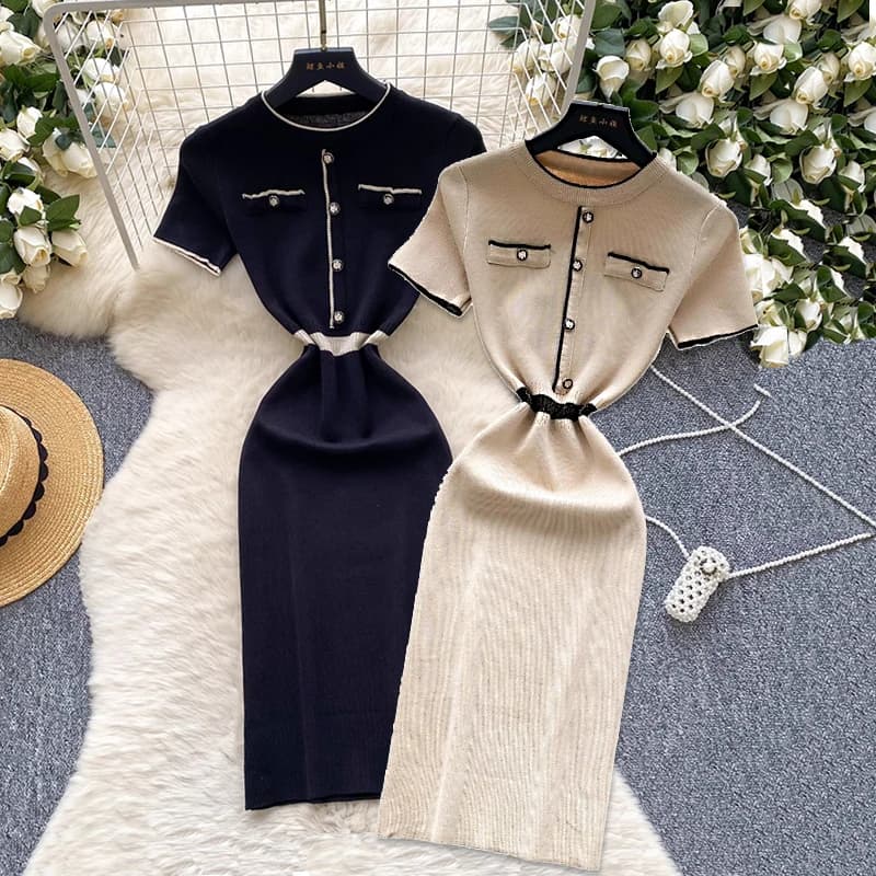 Dámské pletené mini šaty s krátkým rukávem - elegantní letní bodycon model ve špičkovém designu