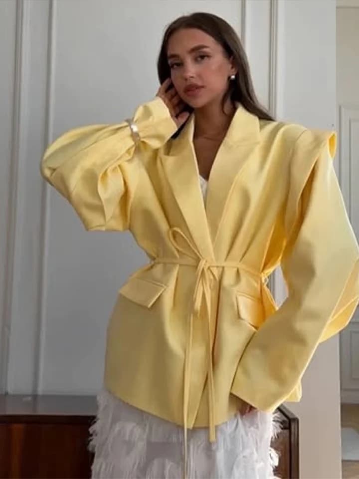 Dámské sako s klopami - elegantní oversized blejzr s polstrovanými rameny pro kancelář i volný čas