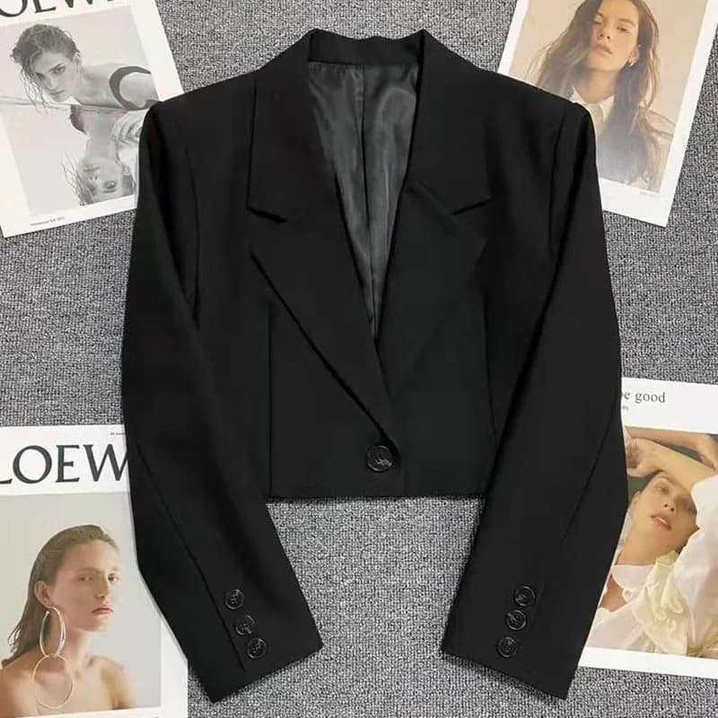 Černý dámský crop blazer s výstřihem - módní elegantní sako 2024 trend
