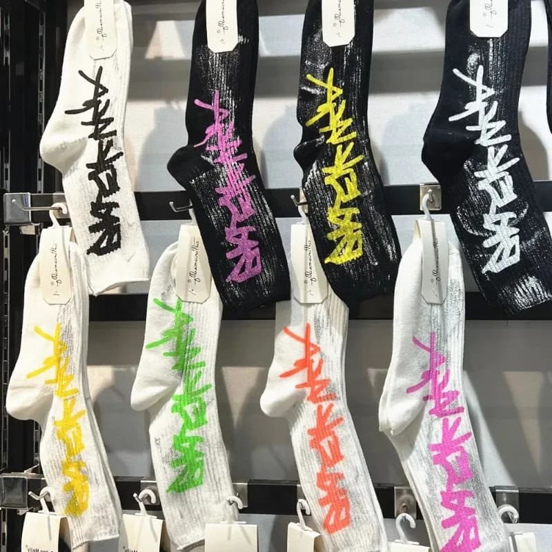 Dámské bavlněné ponožky módní design graffiti Mid-Calf prodyšné pohodlné