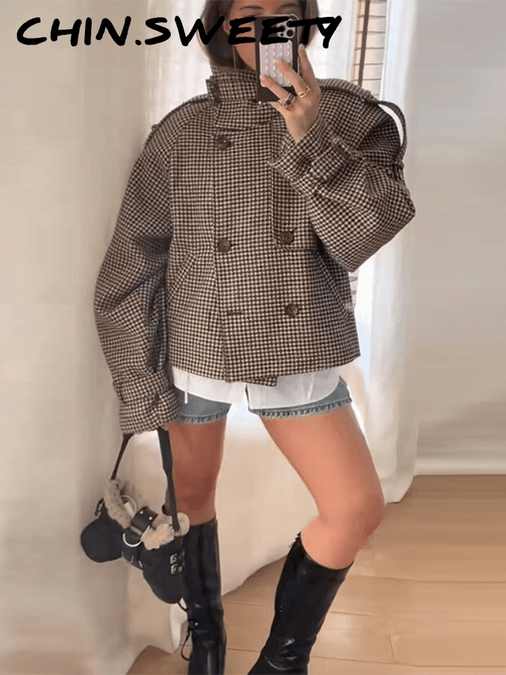 Dámský elegantní kostkovaný kabát s knoflíky - podzimní módní trend dlouhý kabátek