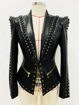 Dámská kožená bunda slim fit s lanovým vázáním - módní jarní trendy kabát - náhled 3
