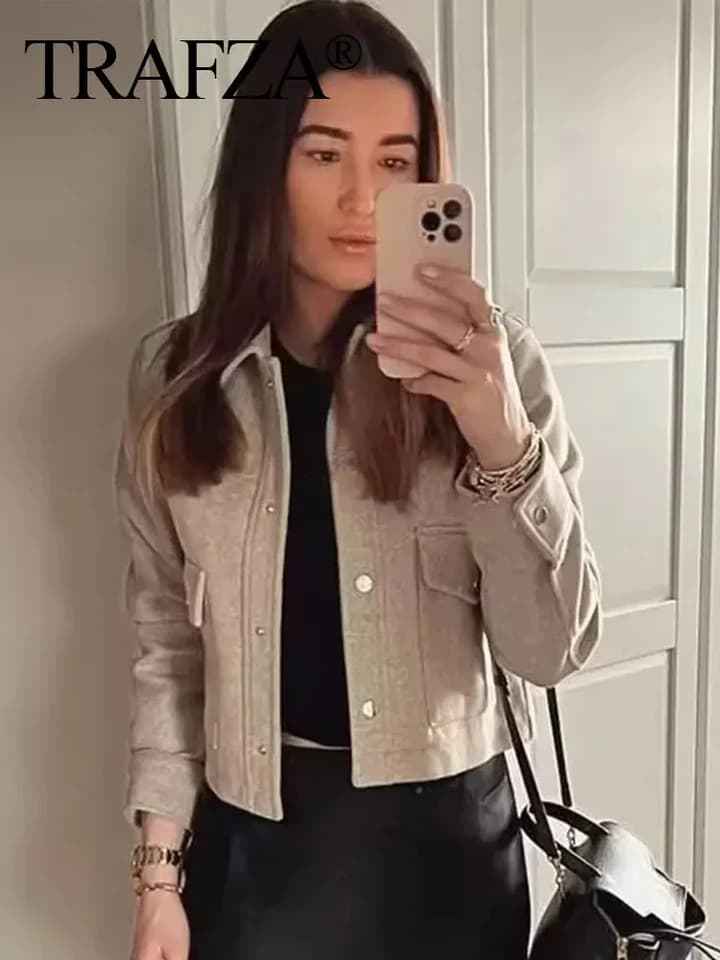 Dámská podzimní bunda s knoflíky a kapsami - elegantní prošívaný kabát do města