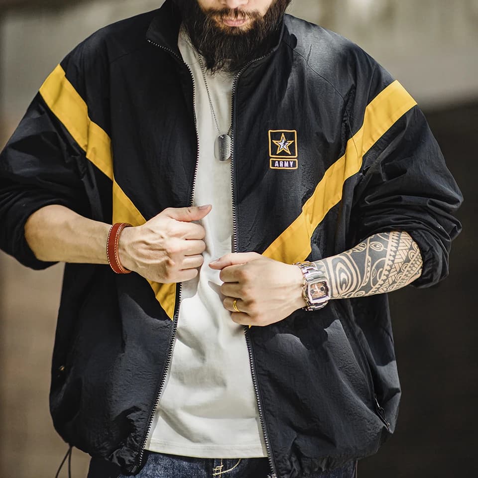 Pánská retro sportovní bunda s kontrastními prvky a límcem na zip - ideální pro volný čas a outdoor