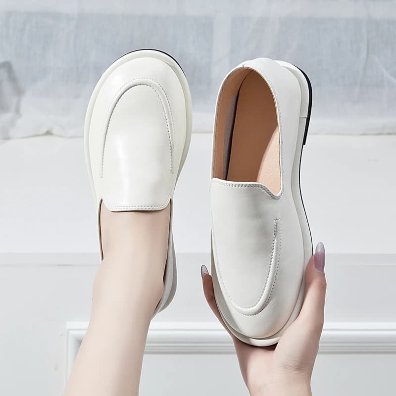 Dámské slip-on mokasíny z pravé kůže 2025 jarní kulatá špička měkké ploché boty