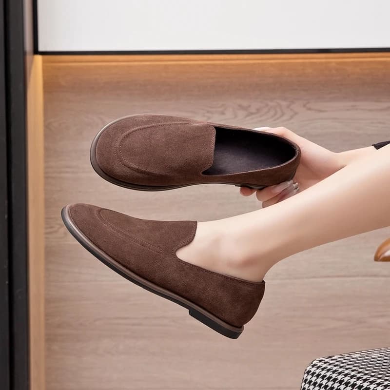 Dámské loafers slip on jaro 2025 kulatá špička měkké ploché boty