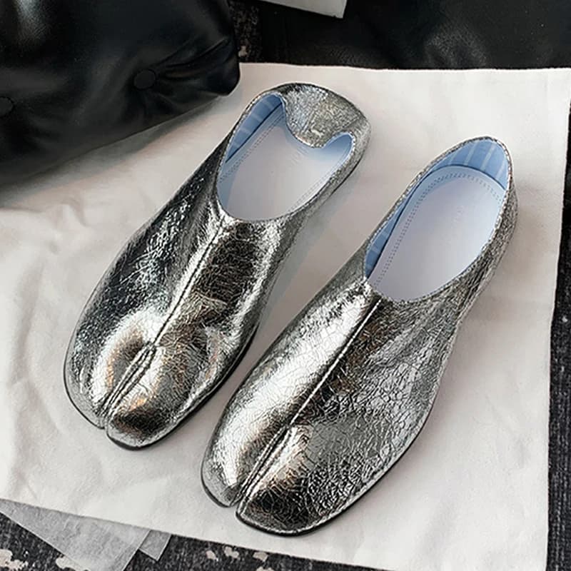 Dámské tabi boty z kůže se stříbrnou barvou a rozdělenou špičkou split toe loafers moccasins