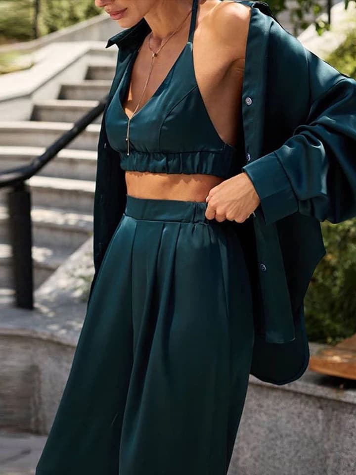 Saténový dámský kostým sako s dlouhým rukávem a kalhoty rovného střihu elegantní outfit