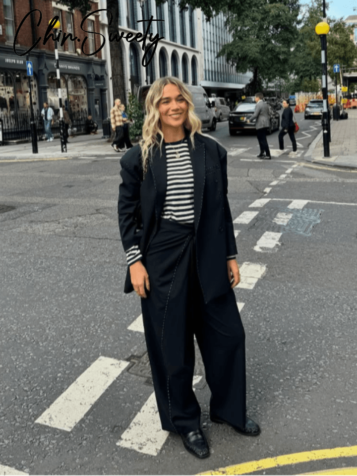 Pruhovaná dámská souprava blejzr a kalhoty s kapsami širokými nohavicemi podzim 2025