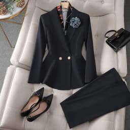 Podzimní dvoudílná souprava sako a tužkové kalhoty Elegantní dámský kancelářský outfit - náhled 4