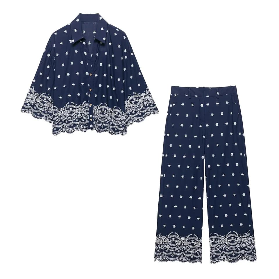 Letní dámská souprava košile s potiskem a výšivkou a rovnými kalhotami