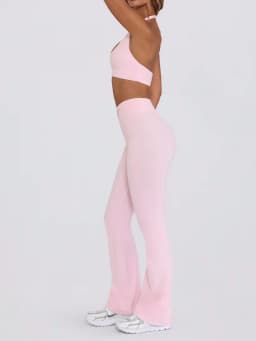 Dámský jógový set camisole bez ramínek nude barva se zvonovými nohavicemi - náhled 3