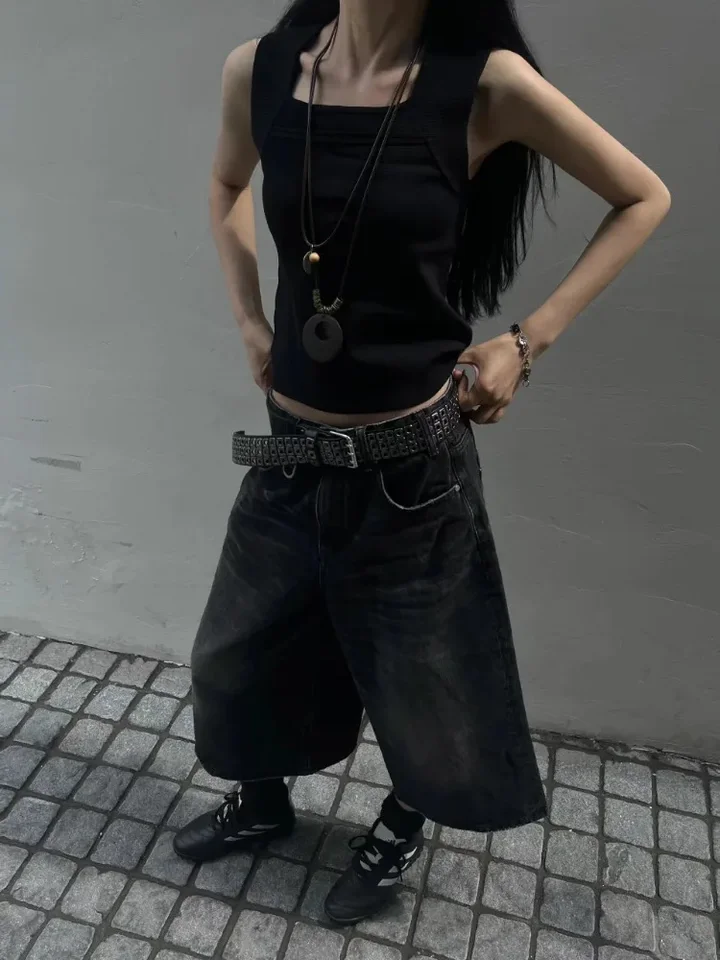 Dámské černé džínové kraťasy s vysokým pasem, široké nohavice, tmavě seprané, ležérní retro capri