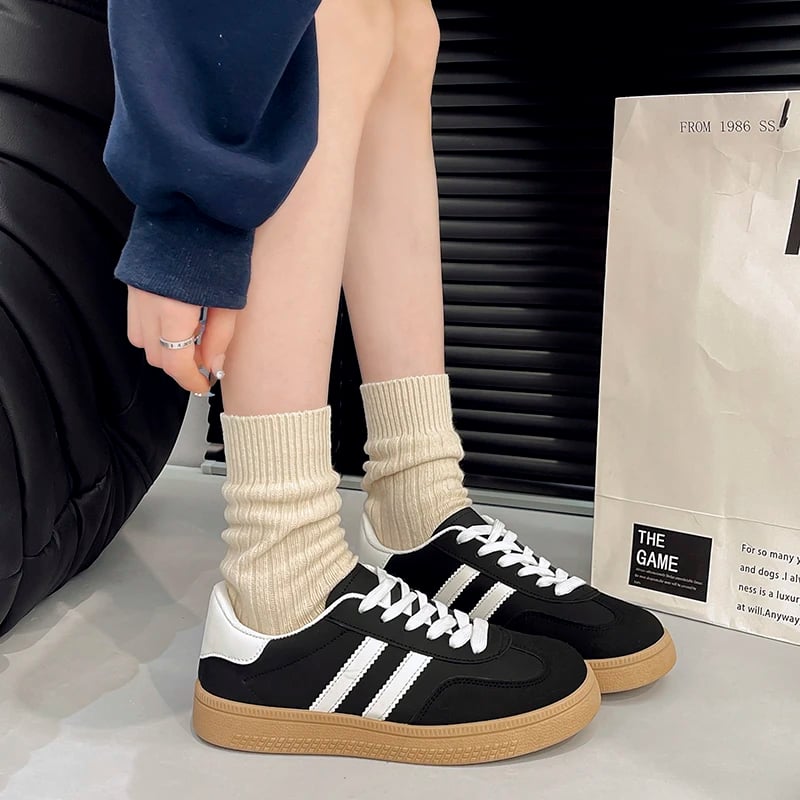 Dámské kožené tenisky s tkaničkami nízký střih kulatá špička retro casual
