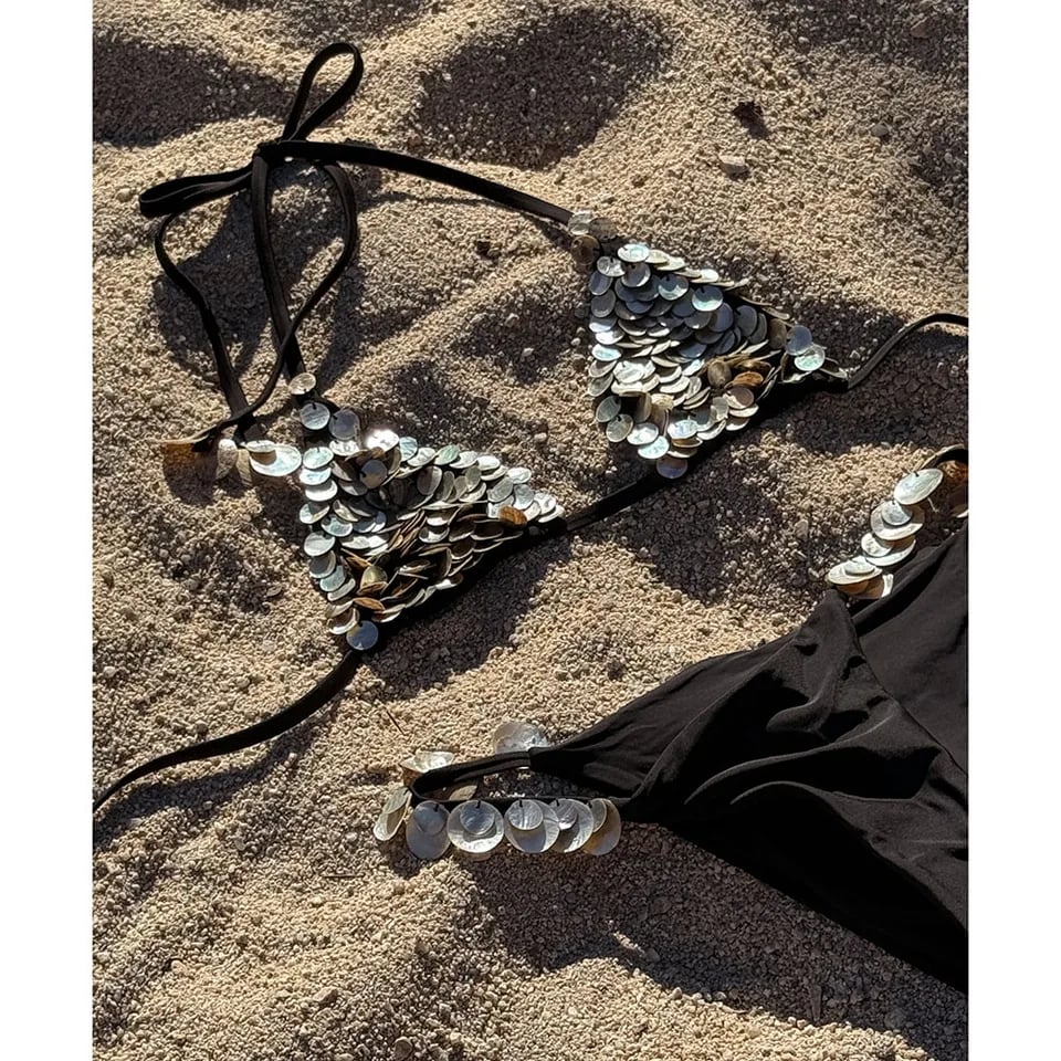 Sexy bikiny s flitry a ramínky na ramínka, dámské sexy plavky, brazilský střih, mikro bikiny, plážové párty plavky