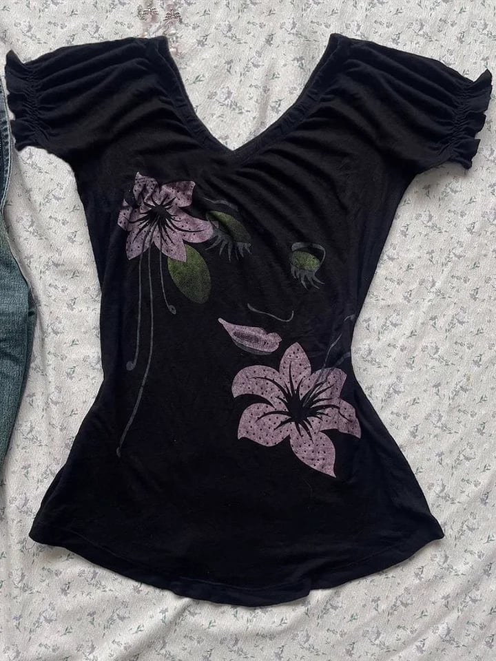 Dámské vintage gothic tričko s krátkým rukávem - retro streetwear top s květinovým potiskem
