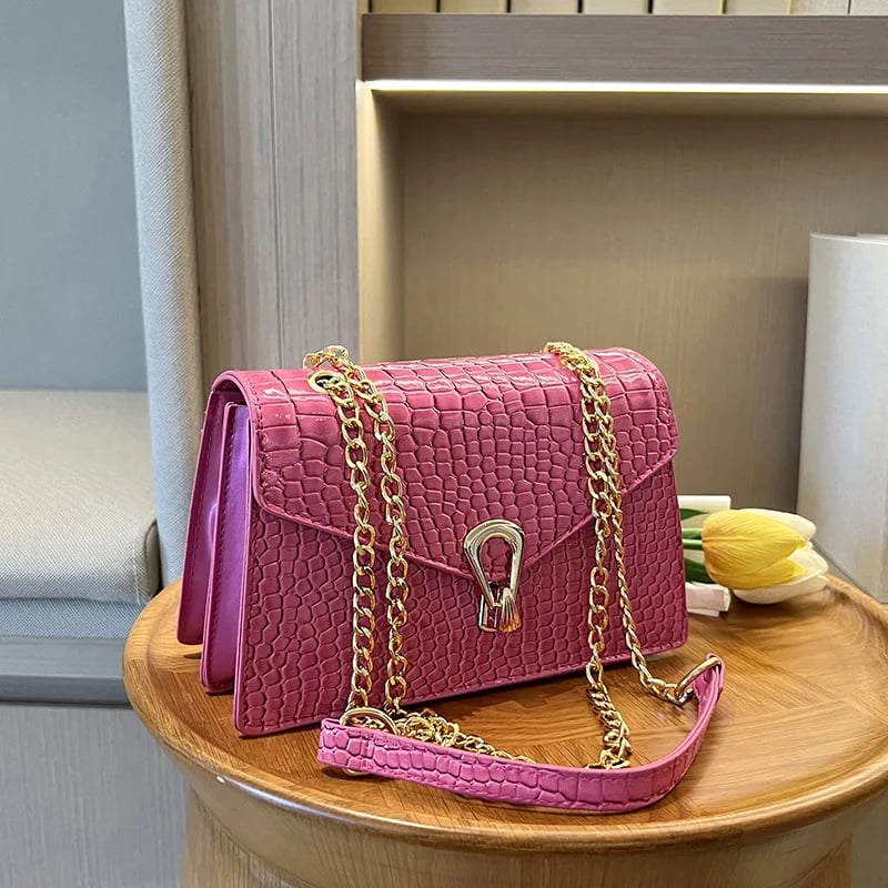 Háčkovaná mušle kabelka přes rameno s perlami - malá crossbody taška pro ženy