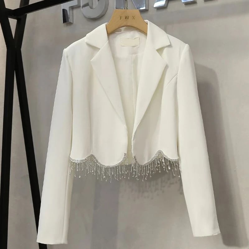 Dámské sako s třásněmi a ozdobnými kamínky - elegantní krátký kabátek pro volný čas
