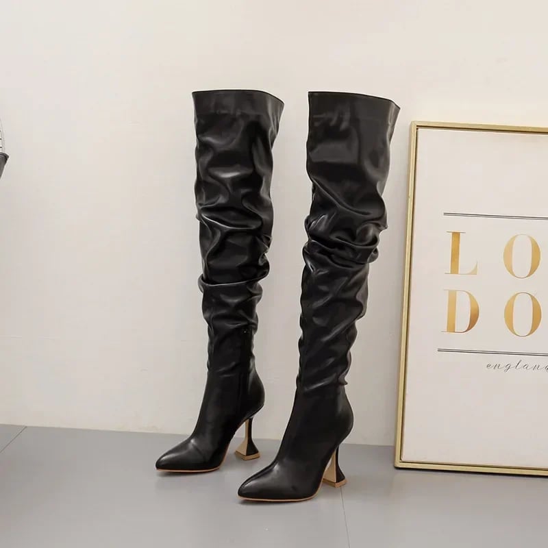 Dámské bílé kožené nadkolenní boty se stiletto podpatkem a zipem