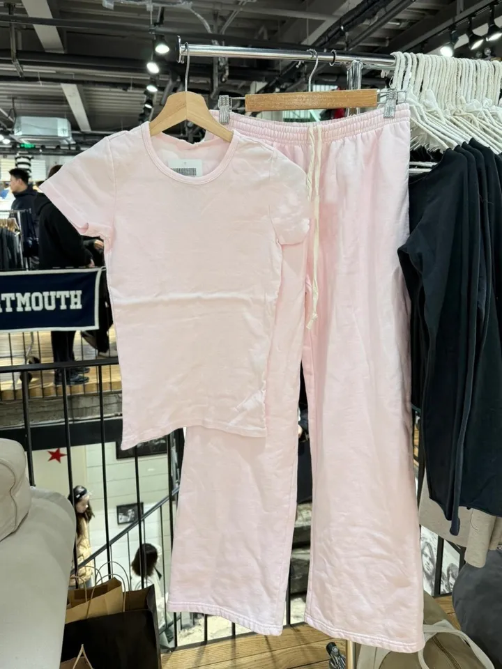 Dámská růžová 2dílná souprava tričko s krátkým rukávem a tepláky casual O-krk Y2K styl